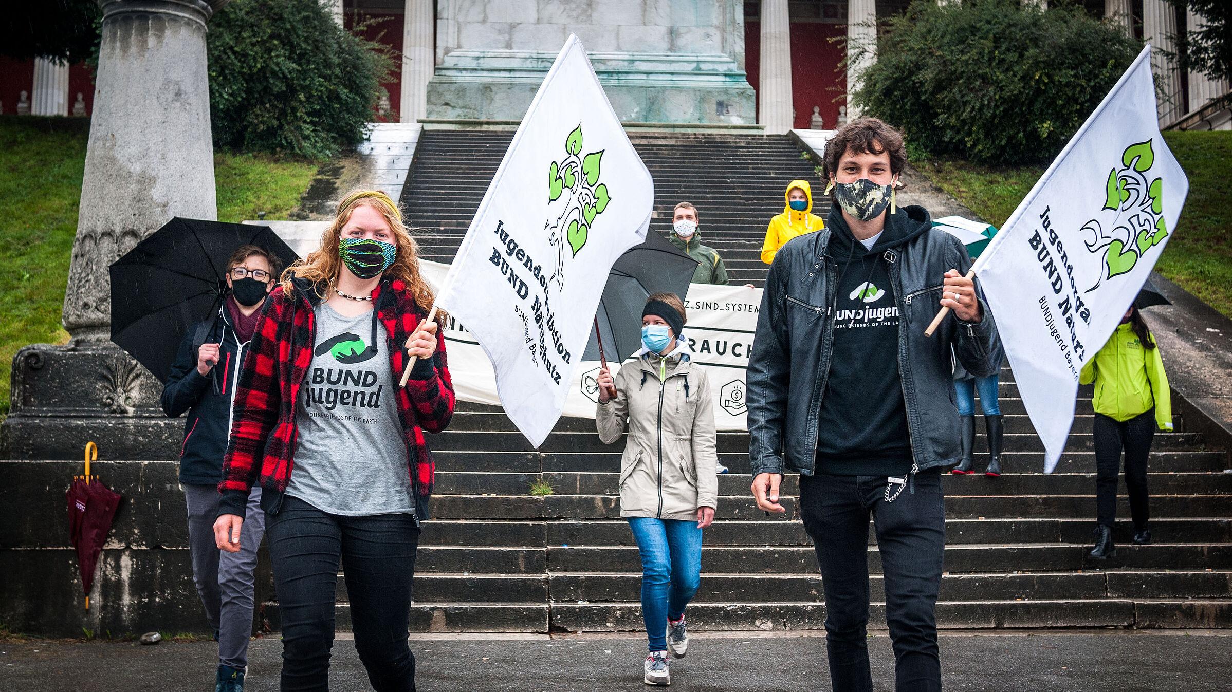 Klimaaktion Personen mit JBN Fahne Klimaaktion Personen mit JBN Fahne
